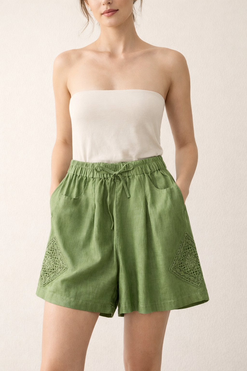 Damenshorts aus Leinen mit seitlicher Stickerei und verstellbarem Bund - Paloma