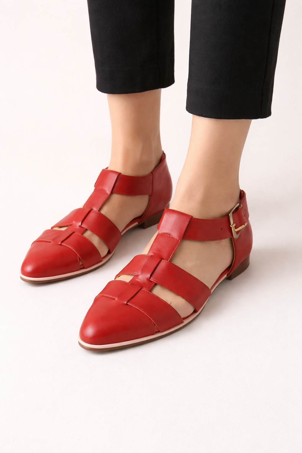 Geschlossene Damen-Riemensandalen mit Schnallenverschluss - Mireva