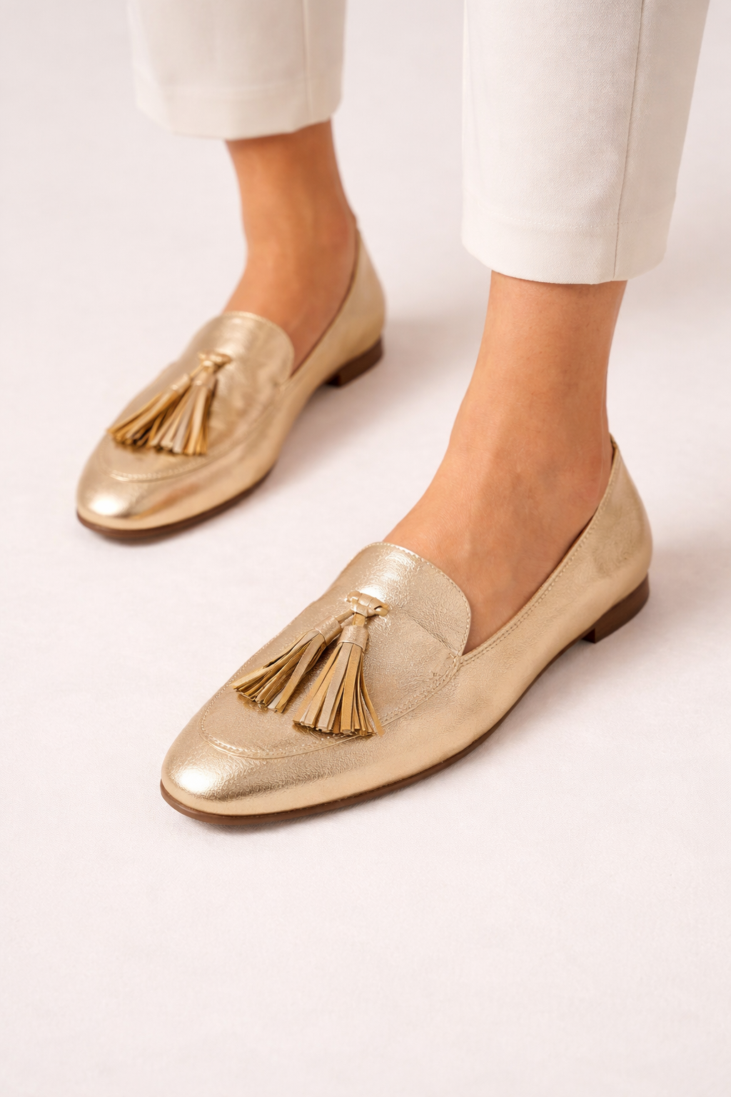 Flache Damen-Slipper mit Metallic-Leder-Effekt und Quasten - Trevia