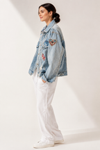 Kurze Jeansjacke für Damen mit Aufnähern im Washed-Look – Odette
