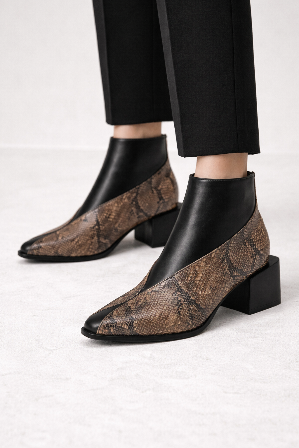 Modische Damenstiefeletten mit Druck - Avril
