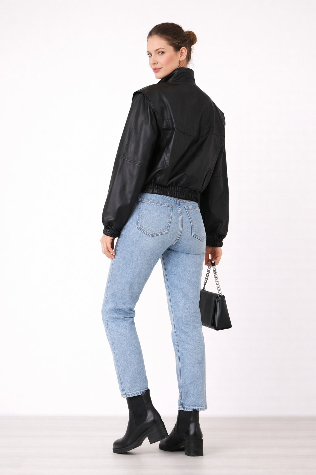 Kurze, gerade geschnittene Jacke für Frauen - Zirella