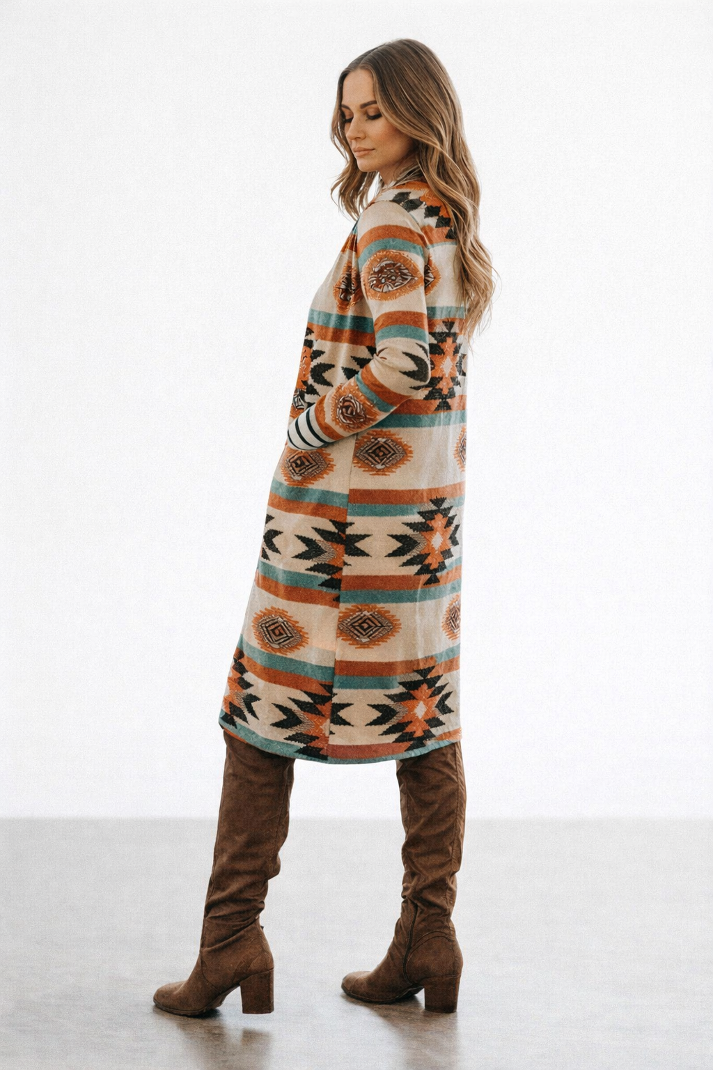 Lange Strickjacke mit mehrfarbigen geometrischen Blöcken - Laury