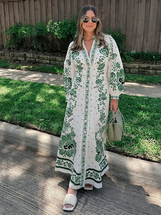 Conny - Élégante en robe verte à la mode