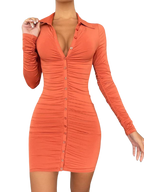 Viki - Eng anliegendes Abendkleid mit Knopfleiste