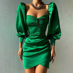 Mona - Eng anliegendes Abendkleid mit quadratischem Ausschnitt