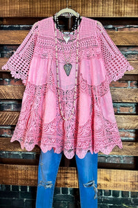 Liora - Robe féerique de style bohème avec tunique en dentelle florale rose