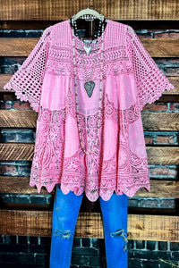 Liora - Robe féerique de style bohème avec tunique en dentelle florale rose