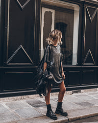 Kylie - La robe de lin sombre et scintillante