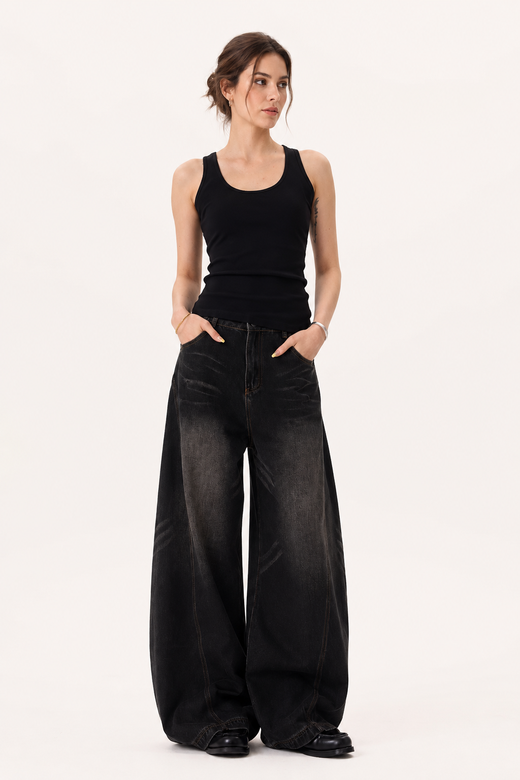 Baggy-Jeans für Damen mit extra weitem Bein, geschwungenen Nähten und Used-Look – Liesel