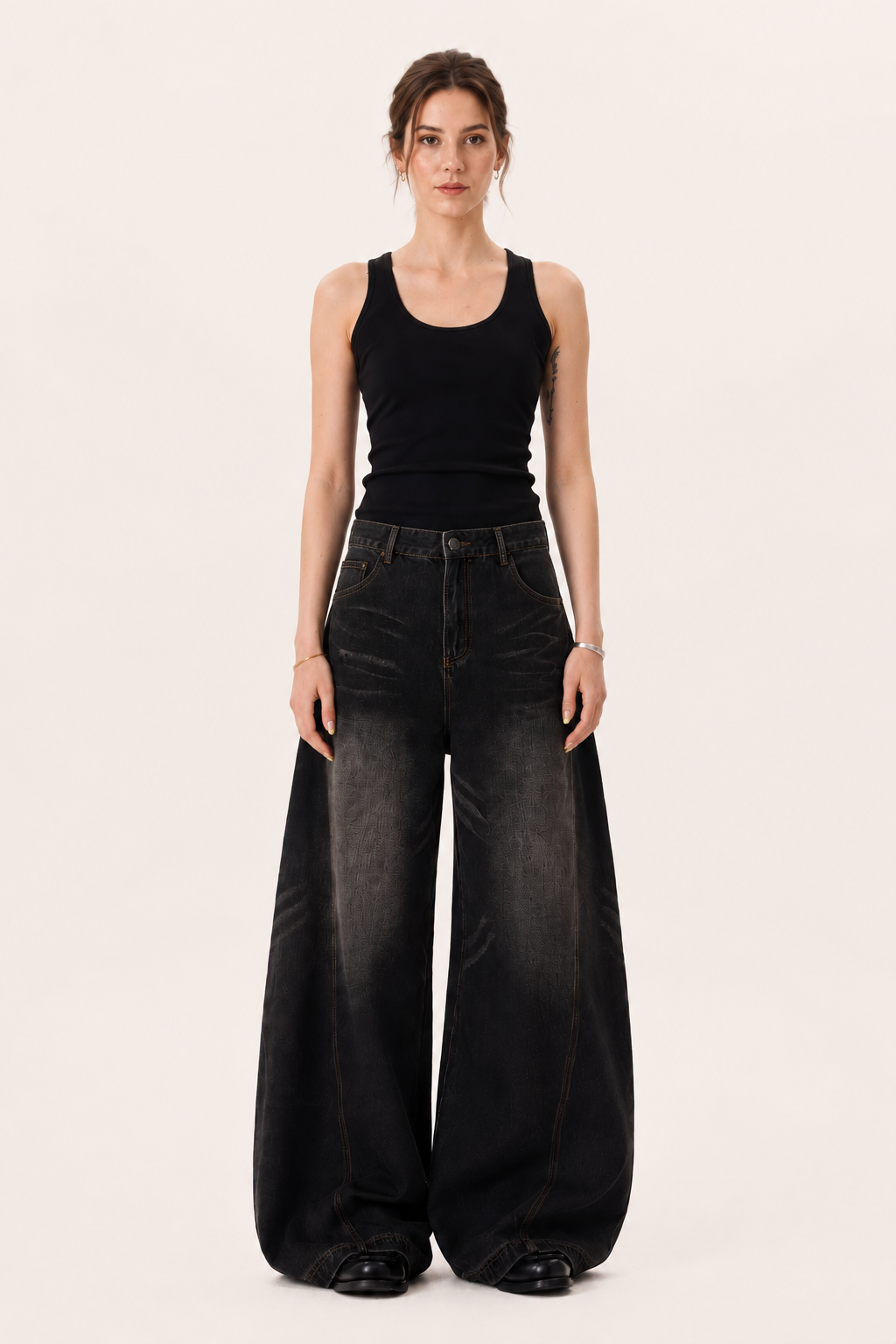 Baggy-Jeans für Damen mit extra weitem Bein, geschwungenen Nähten und Used-Look – Liesel