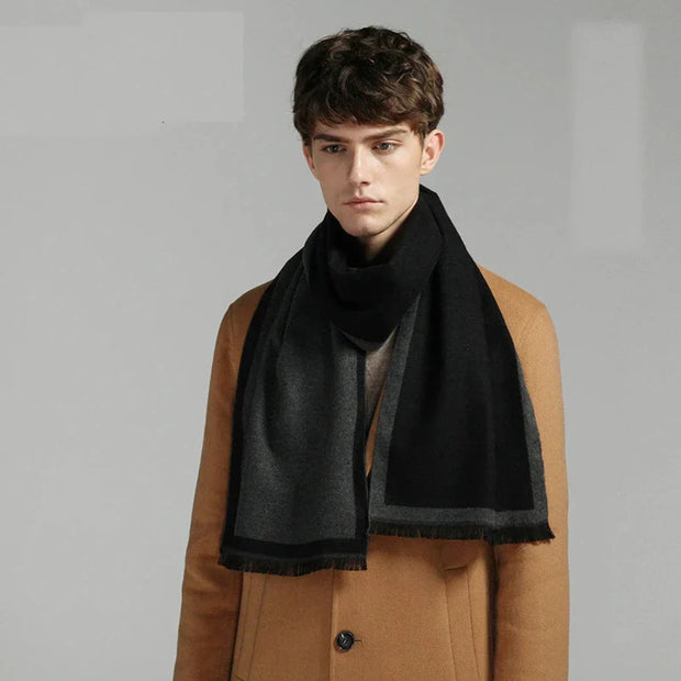 Eleganter Herrenschal für den Winter