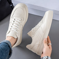 Sportliche Herren-Turnschuhe mit glatter Oberfläche - Kalen