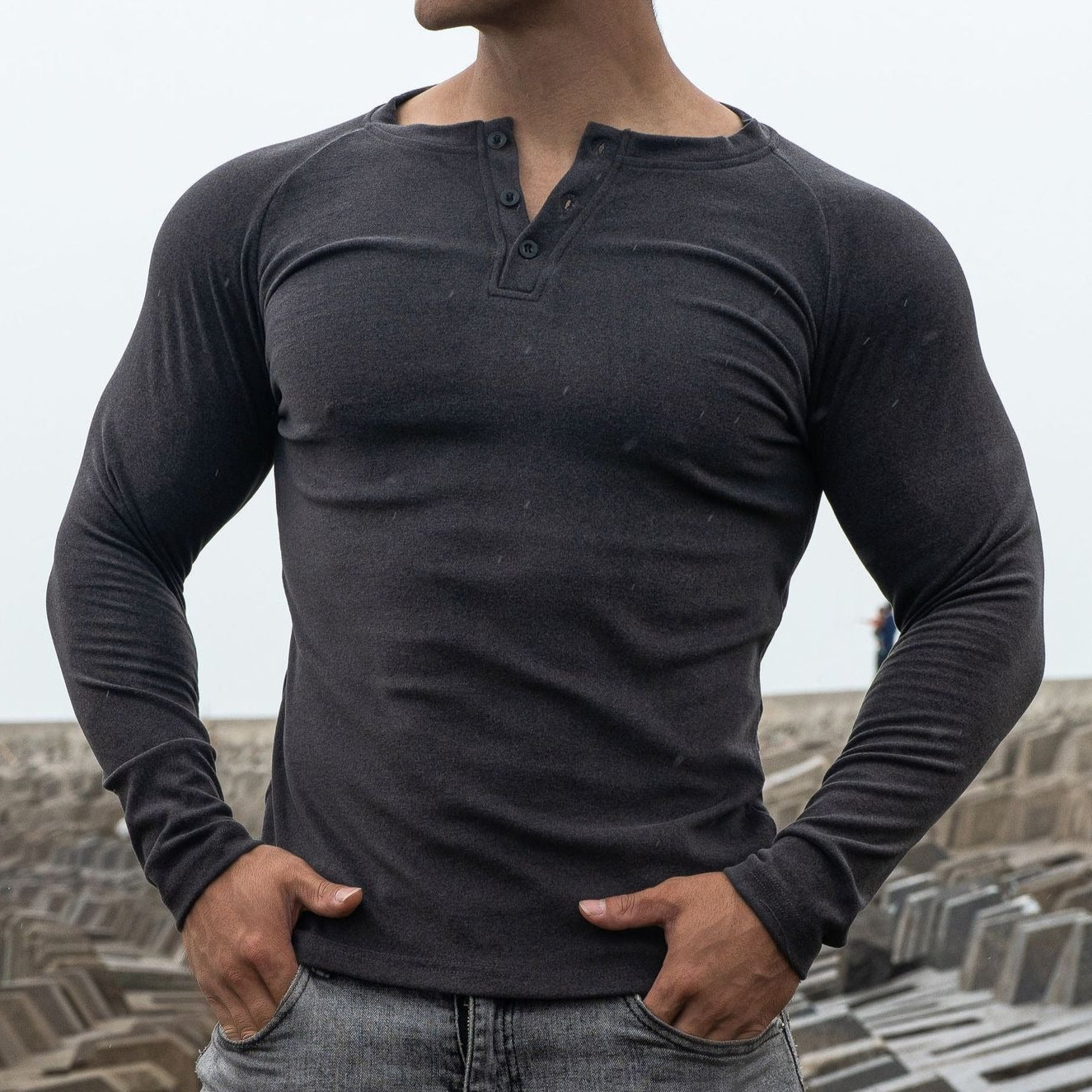 Herren-T-Shirt mit langen Ärmeln, schmale Passform mit Knöpfen - Dario