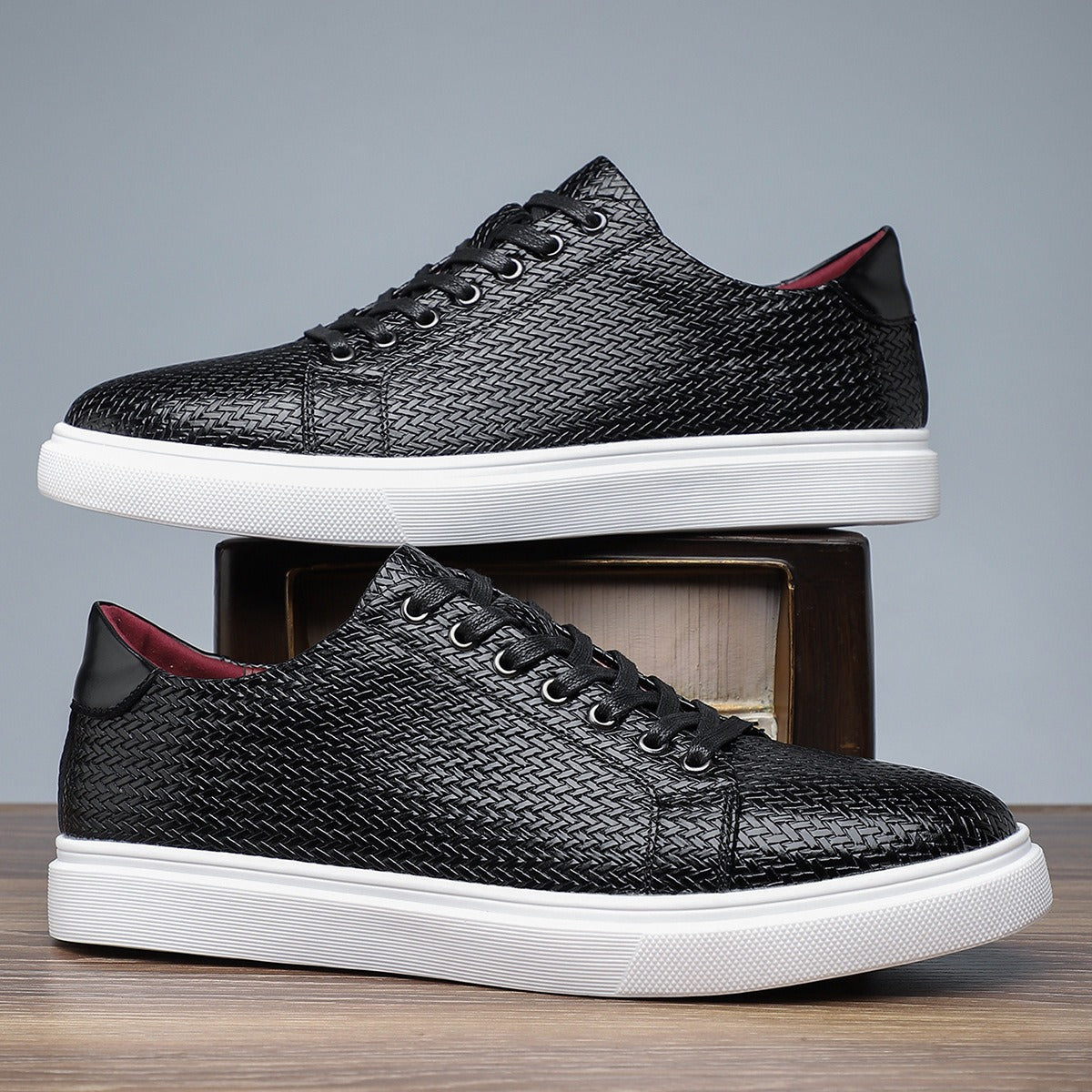 Niedrige Herren-Turnschuhe aus geprägtem Kunstleder im Casual-Stil - Álvaro