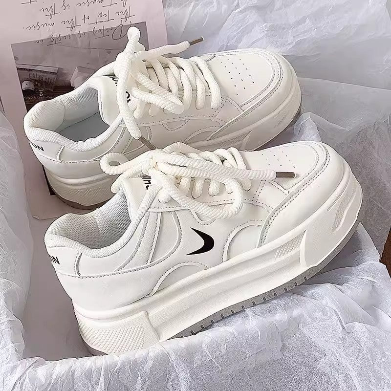 Städtische Damen-Sneakers mit leichtem Plateau - Martina