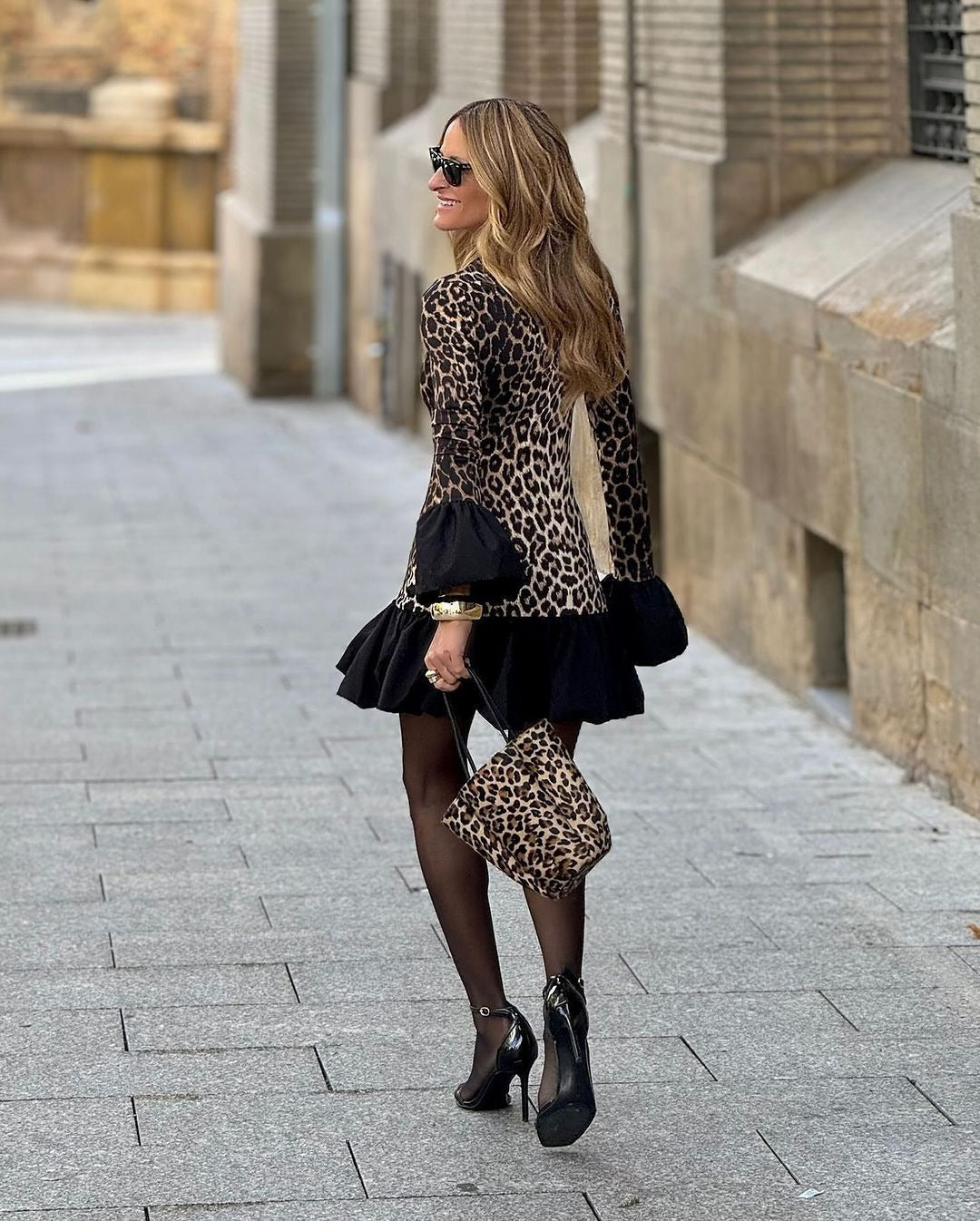 Kurzes Kleid mit Tiermotiv für Frauen mit Puffärmeln - Eloísa