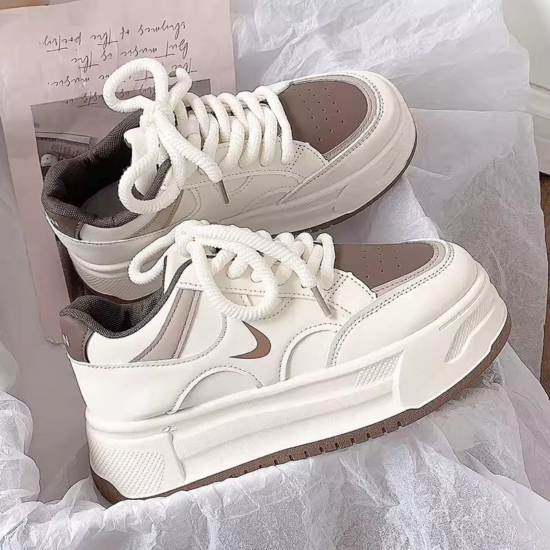 Städtische Damen-Sneakers mit leichtem Plateau - Martina