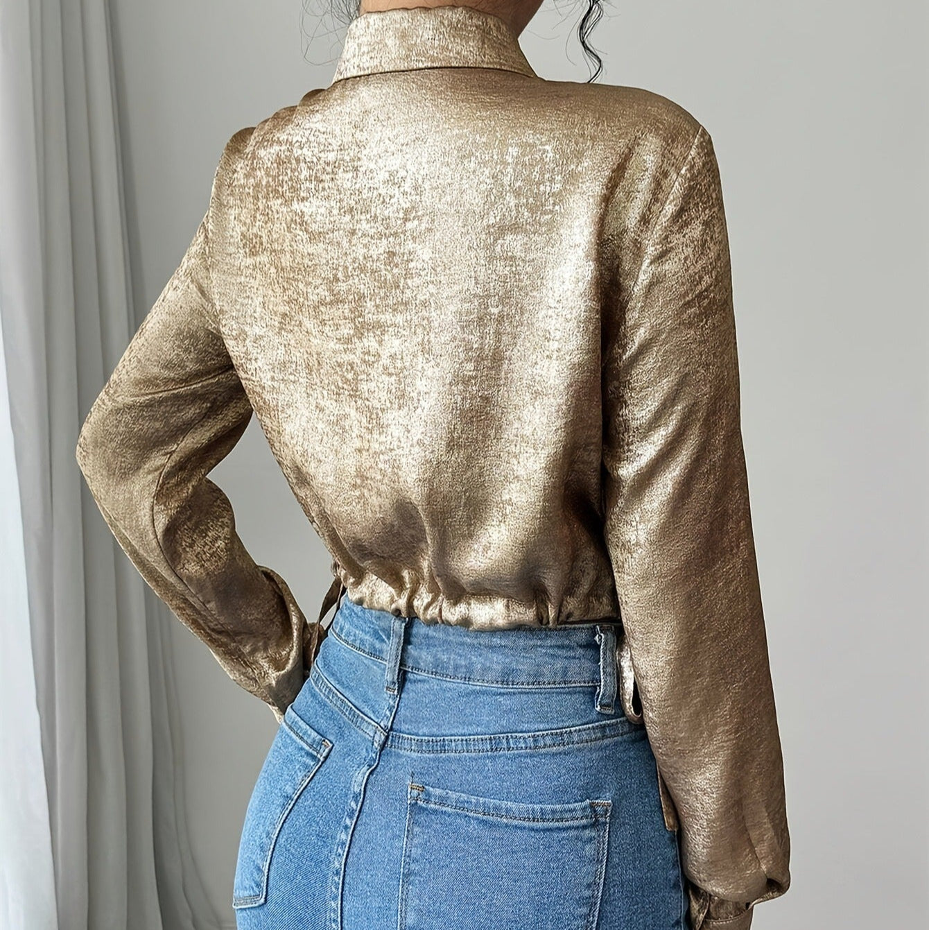 Damenbluse aus glänzendem Satin mit Hemdkragen - Clara