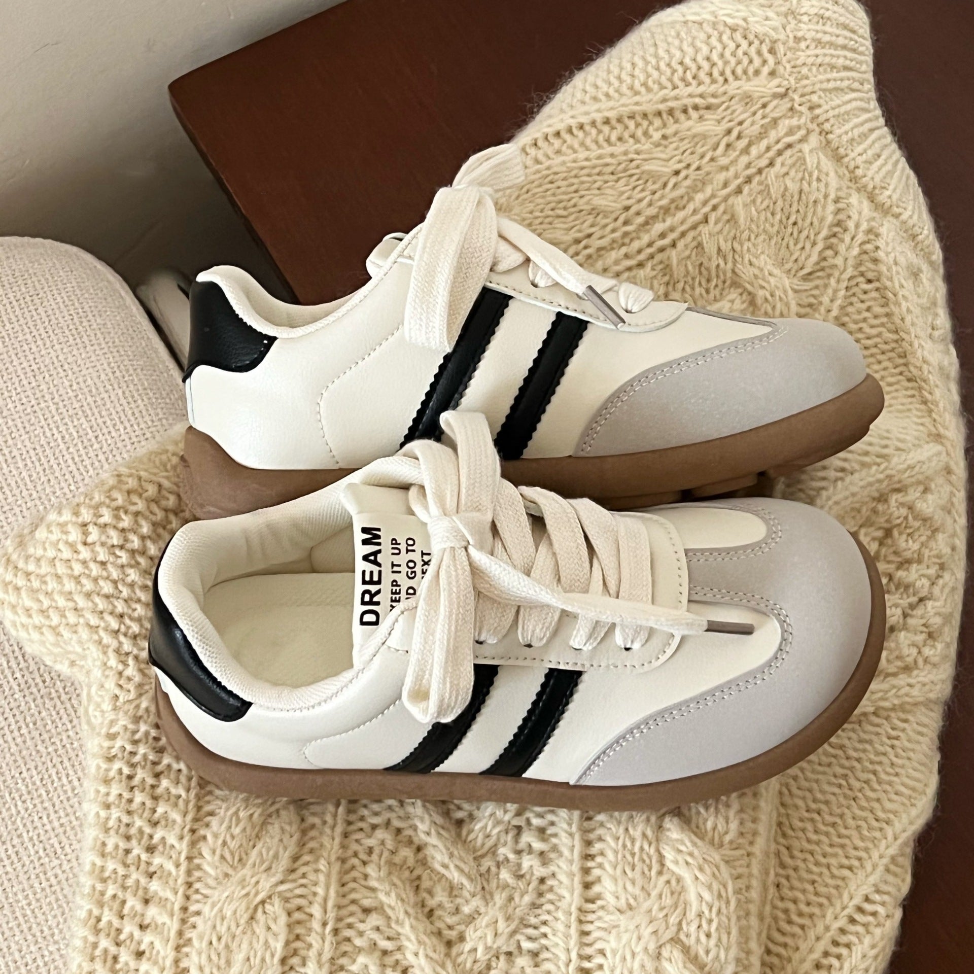 Sportliche Damen-Turnschuhe im Vintage-Stil - Bianca