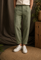 Herrenhose aus Leinen mit Bundfalten, geradem Schnitt, Gürtelschlaufen und Seitentaschen – Rene