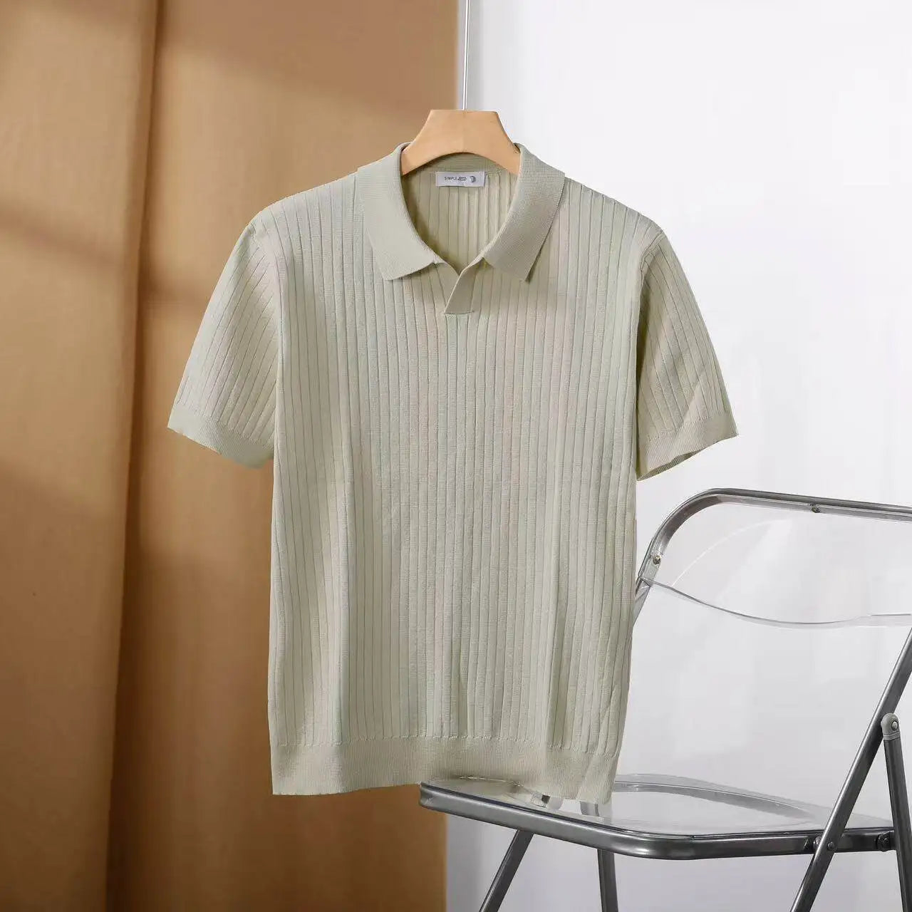 Herren-Poloshirt in schmaler Passform mit vertikaler Struktur und breitem Kragen - Darel