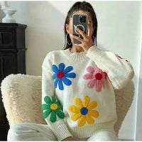 Farah - Grobstrickpullover mit auffälligen Blumen-Applikationen