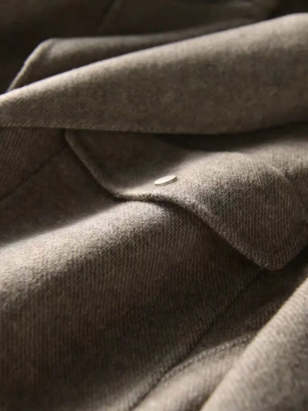 Kurze Damenjacke mit breitem Revers - Bryndis