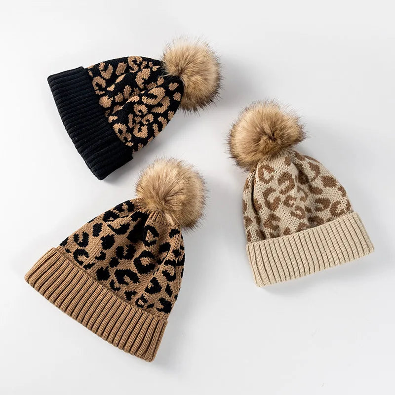 Einlagige Damenstrickmütze mit Bommel - Zireon