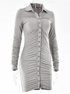 Viki - Eng anliegendes Abendkleid mit Knopfleiste