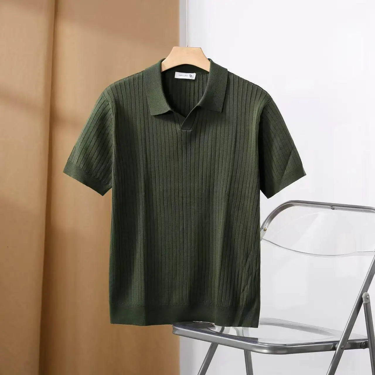 Herren-Poloshirt in schmaler Passform mit vertikaler Struktur und breitem Kragen - Darel