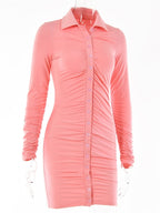 Viki - Eng anliegendes Abendkleid mit Knopfleiste