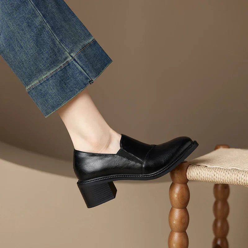 Damen Leder Slipper mit breitem Absatz und runder Spitze - Maelle