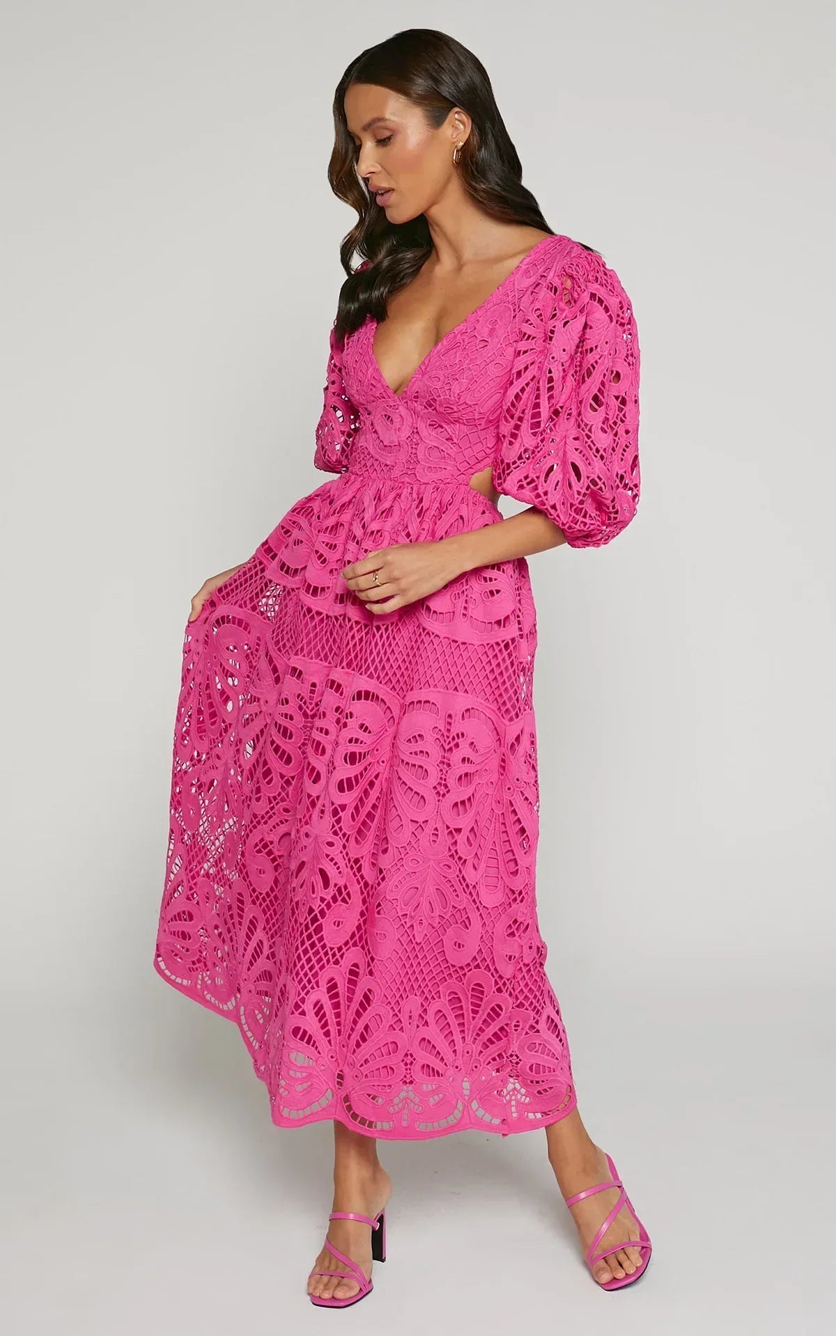 Maxikleid mit V-Ausschnitt und durchbrochener Spitze - Liora