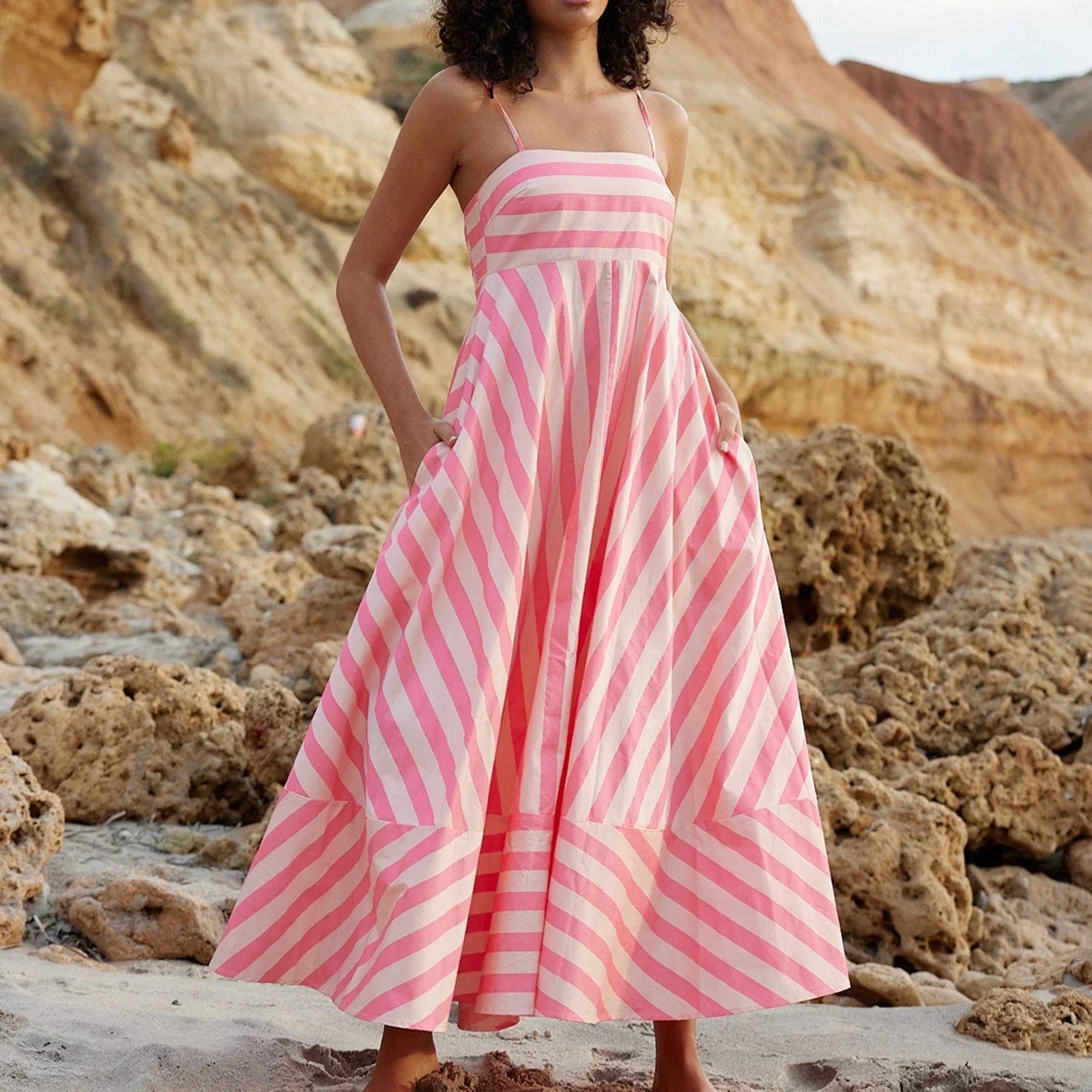 Damen Maxikleid mit dünnen Trägern und gestreiftem Muster - Alvera