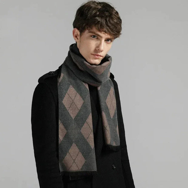 Eleganter Herrenschal für den Winter