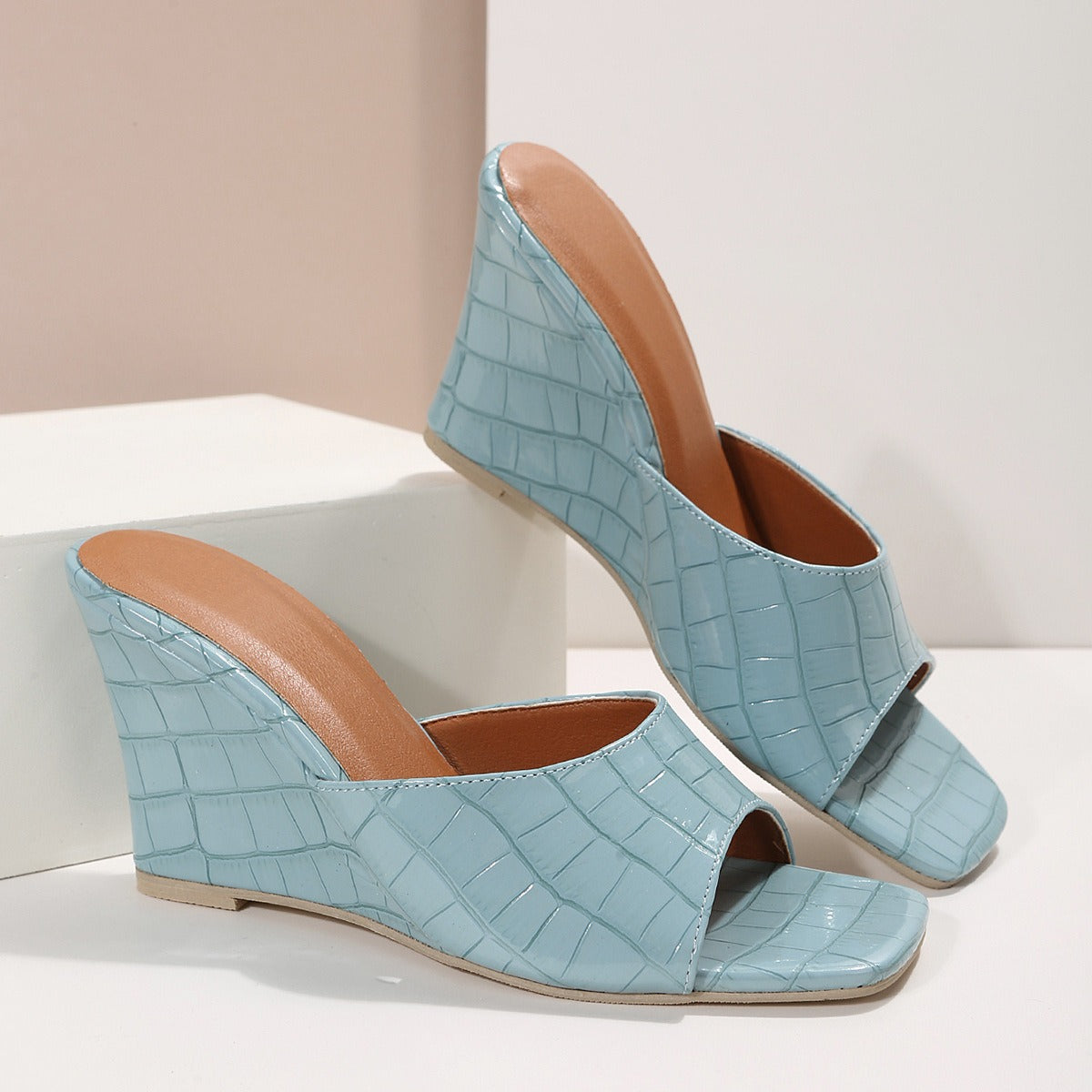 Damen-Sandalen mit Keilabsatz und offener Krokodilstruktur - Noelia
