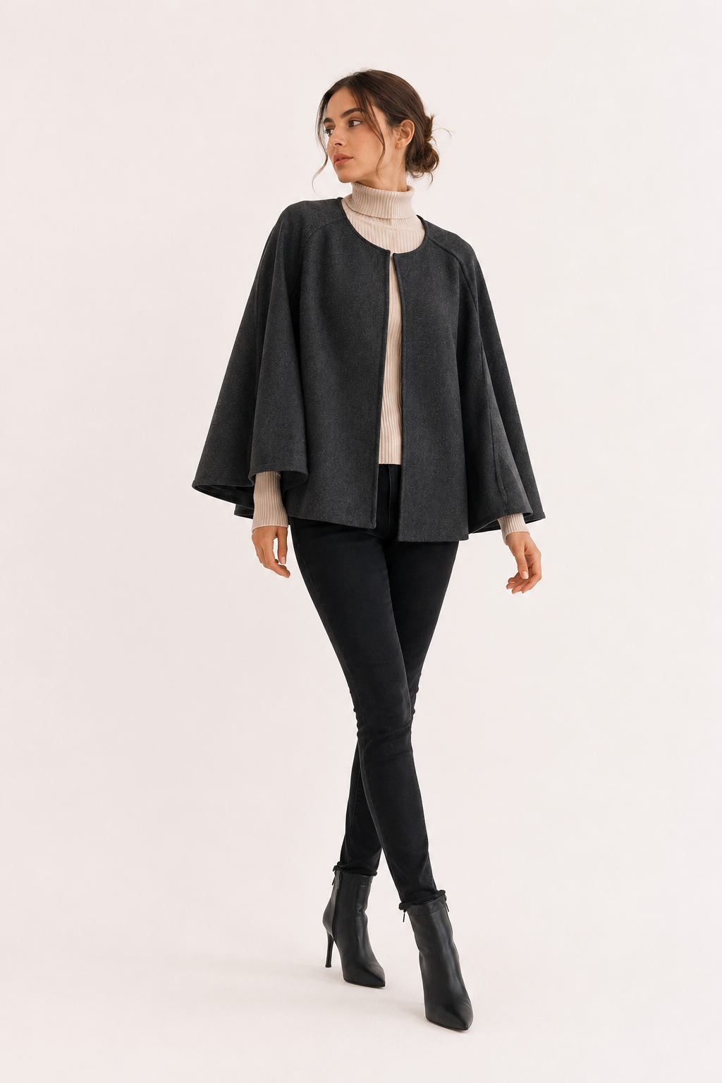 Kurzer Damenmantel im Cape-Stil mit offenem Vorderteil und weiten Ärmeln – Tiffany