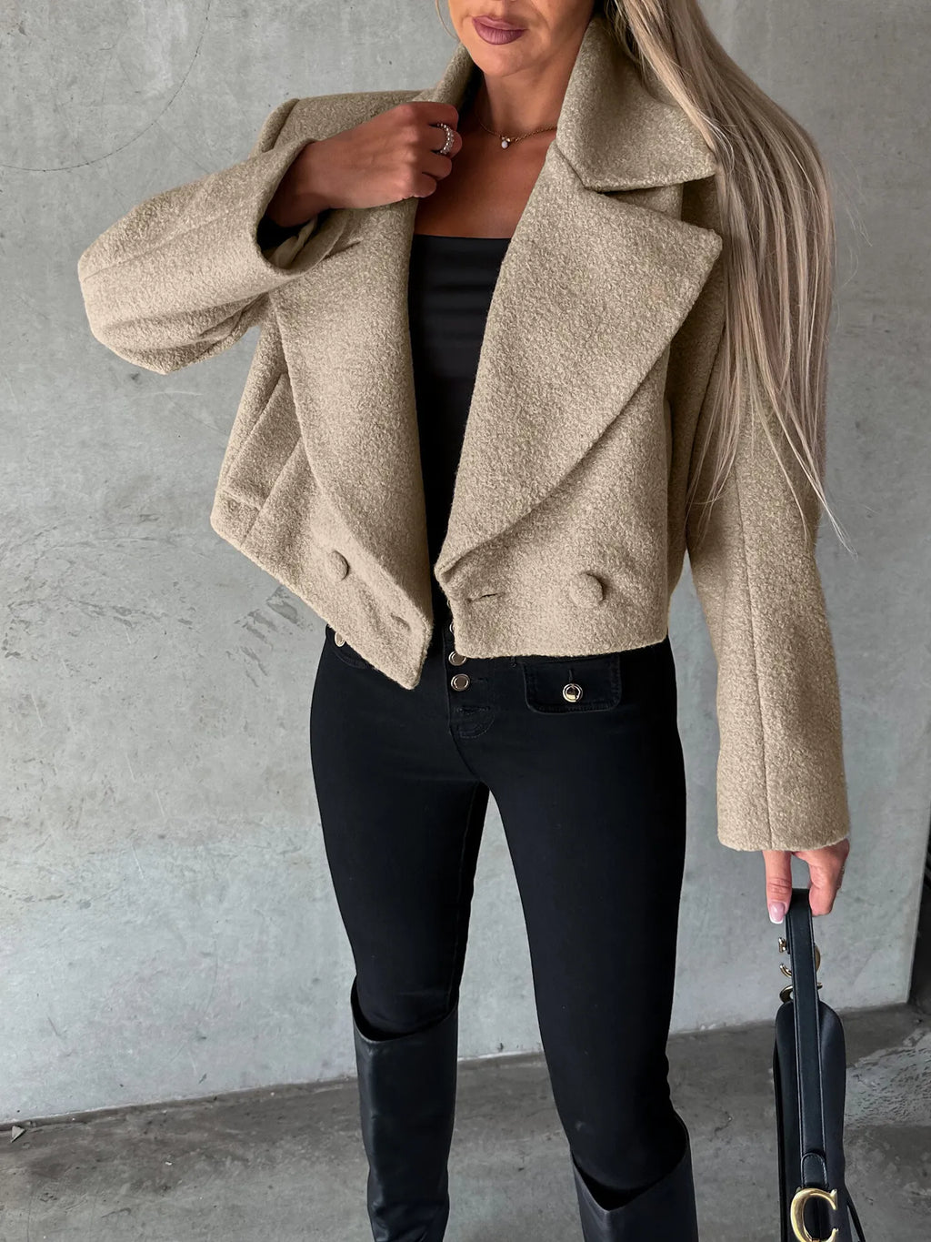 Kurzer Damenmantel mit Revers und Oversize-Schnitt – Annika