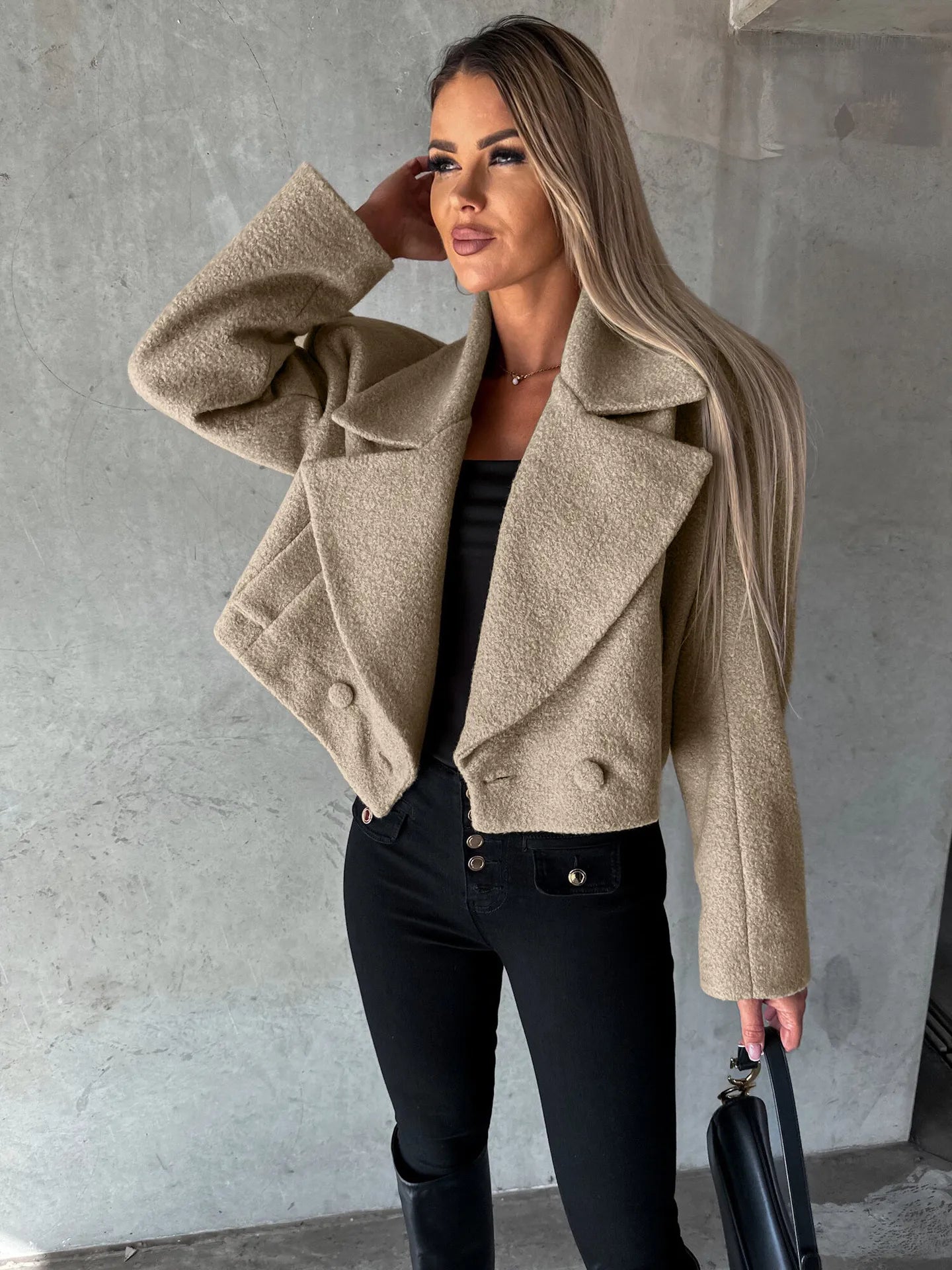 Kurzer Damenmantel mit Revers und Oversize-Schnitt – Annika