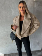 Kurzer Damenmantel mit Revers und Oversize-Schnitt – Annika
