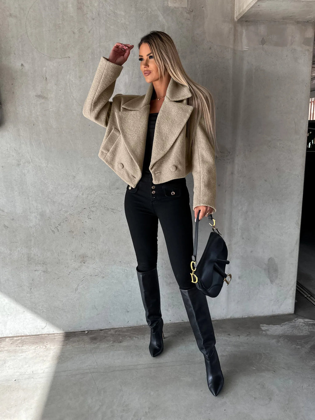 Kurzer Damenmantel mit Revers und Oversize-Schnitt – Annika