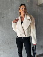 Kurzer Damenmantel mit Revers und Oversize-Schnitt – Annika