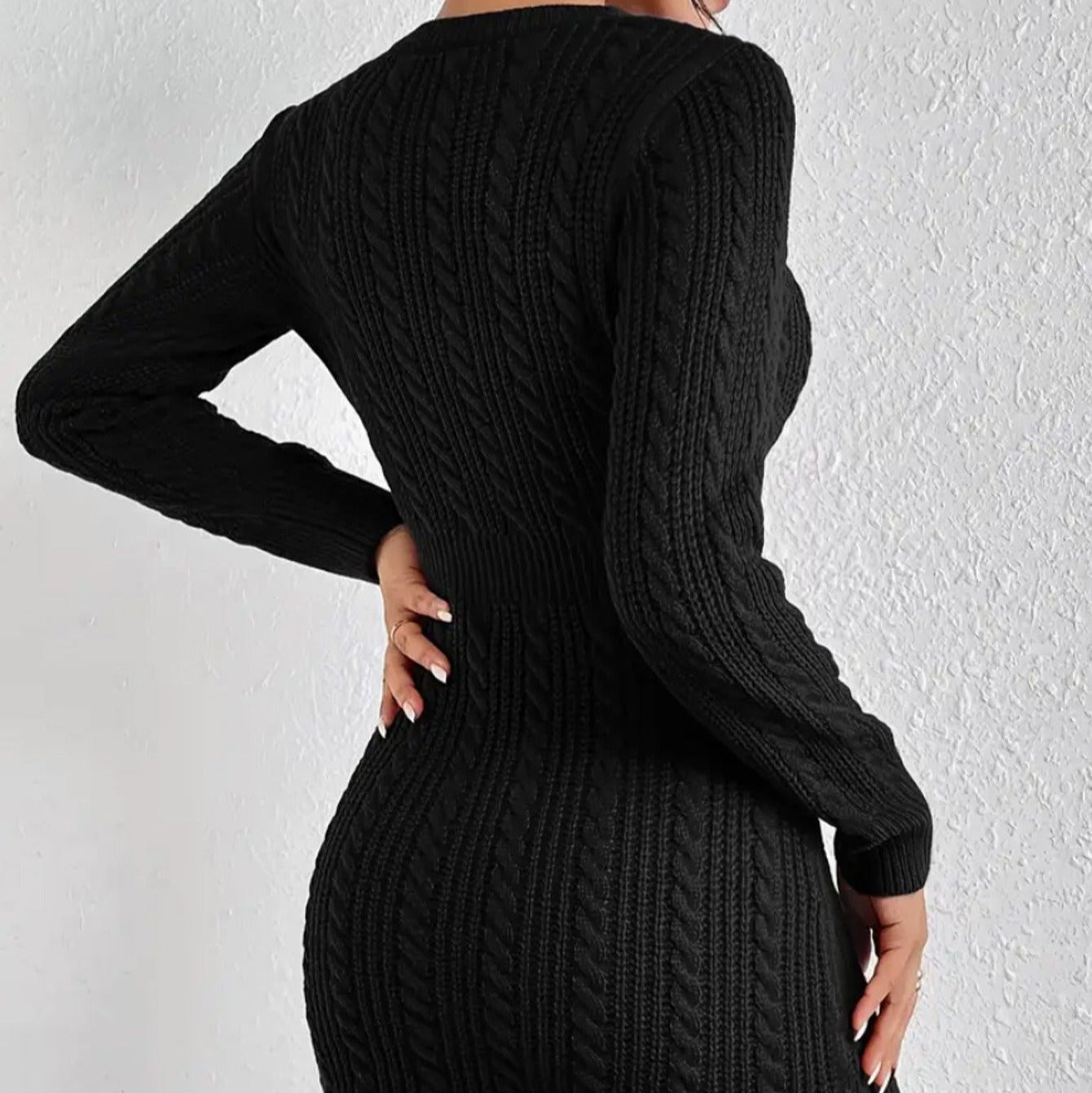 Kurzes, eng anliegendes, geflochtenes Strickkleid - Noelia