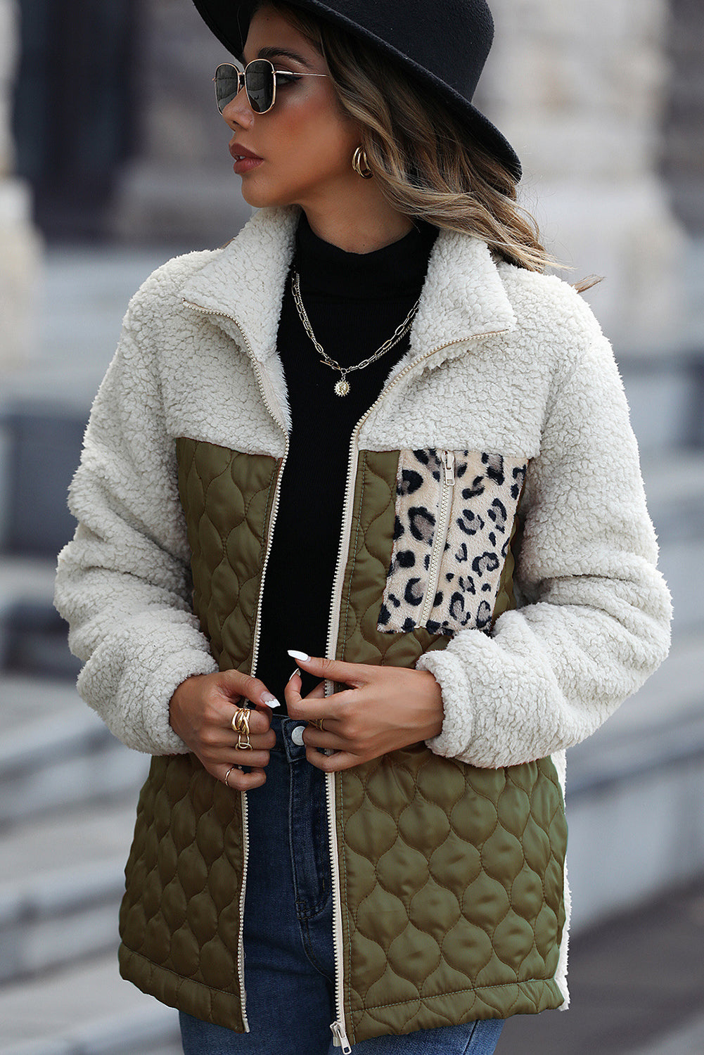 Élise - Sherpa-Jacke mit Reißverschluss und Stehkragen mit Leoparden-Patches