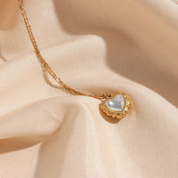 Collier pour femmes avec pendentif en forme de cœur et chaîne fine