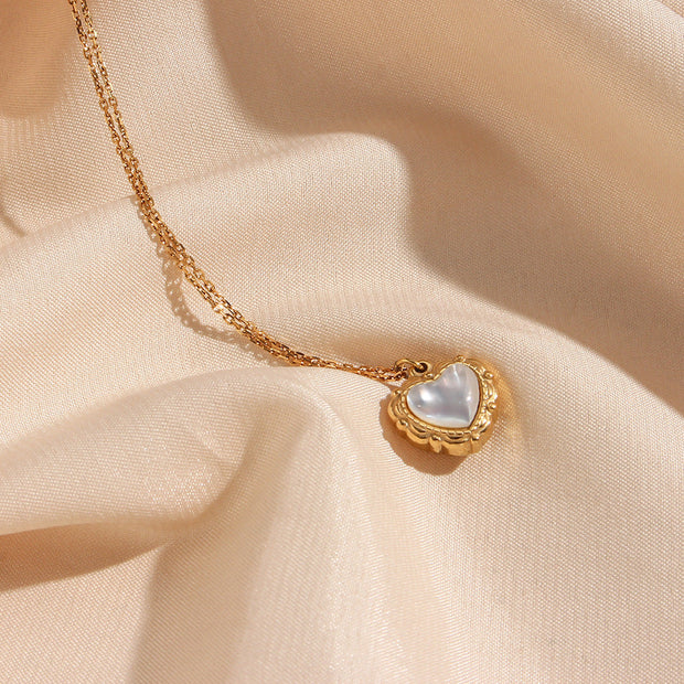 Collier pour femmes avec pendentif en forme de cœur et chaîne fine