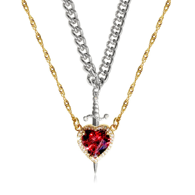 Collier pour femmes avec pendentif en forme de cœur et détails d'épée