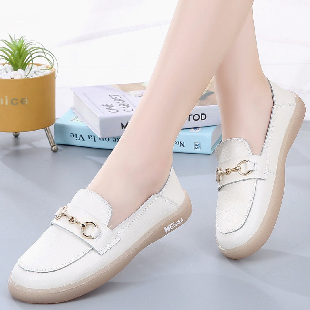 Mocassins plats pour femmes, détails métalliques blancs - Melora