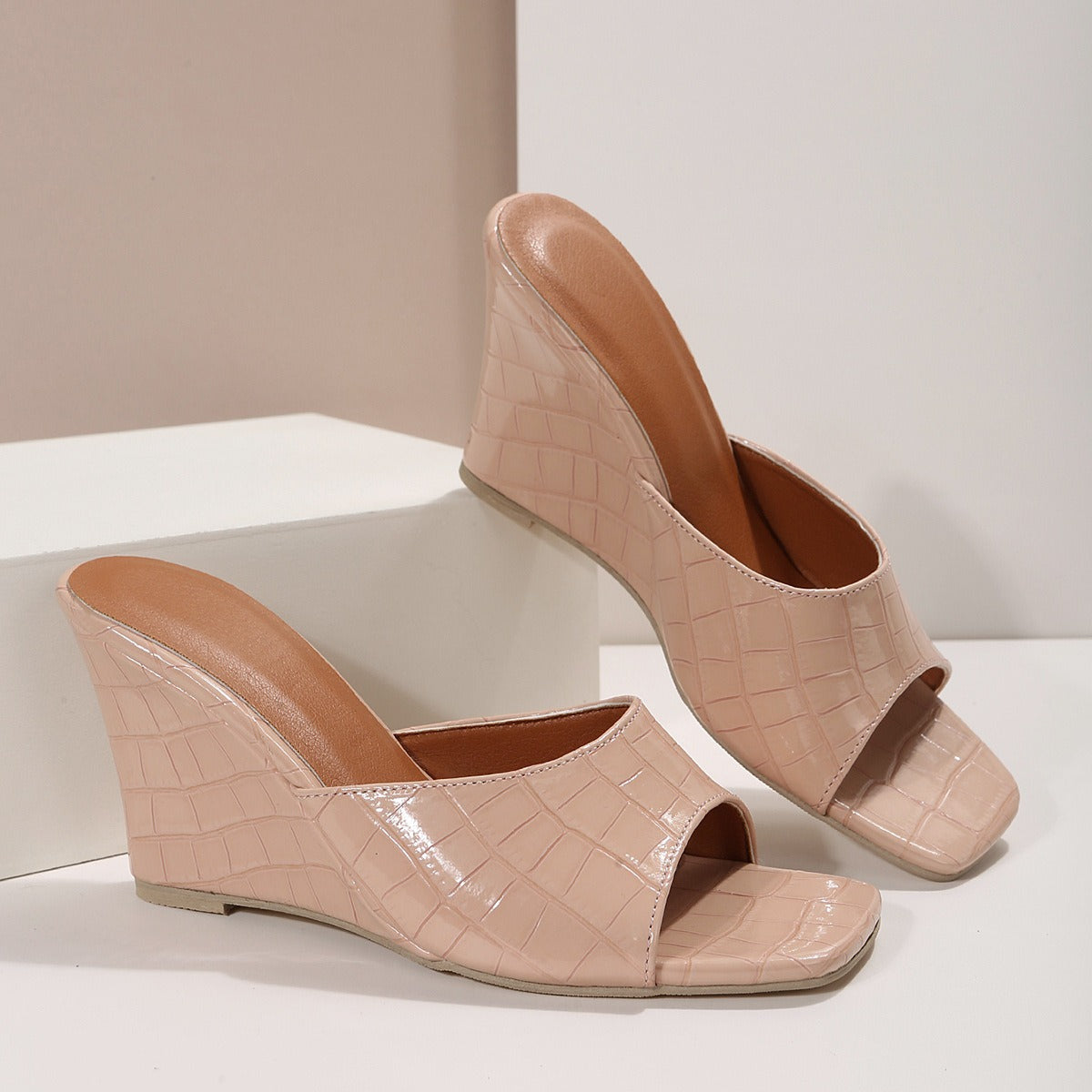 Damen-Sandalen mit Keilabsatz und offener Krokodilstruktur - Noelia